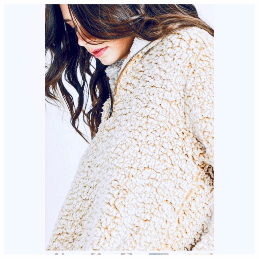 Beautiful Soft Oatmeal Sherpa Zip Pull over - Picture 4 of 6